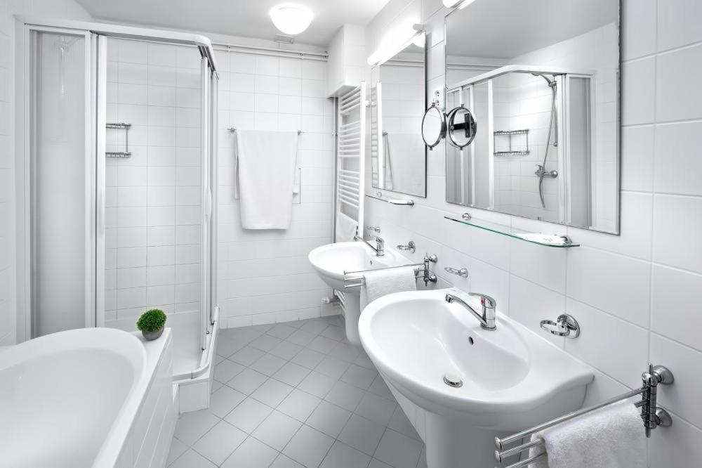 Wellness Hotel Orlik Kozarovice Экстерьер фото